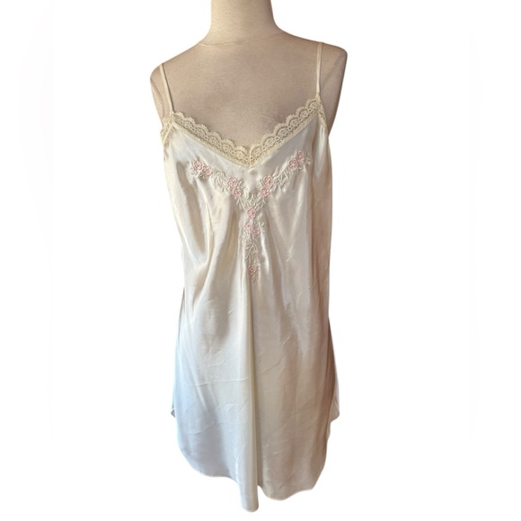 Vintage Gilligan & O’Malley Off White Floral‎ Embroidered & Beaded Peignoir Set - Picture 7 of 11